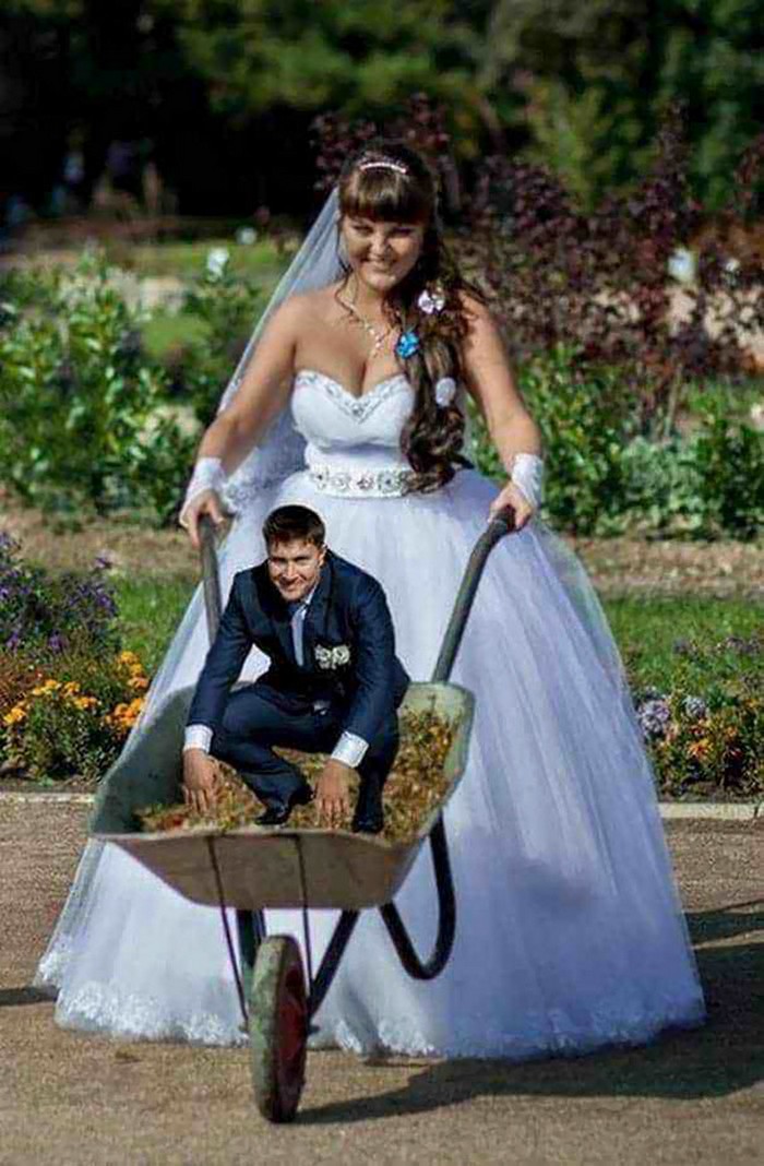 30 Funniest and Weirdest Russian Wedding Photos